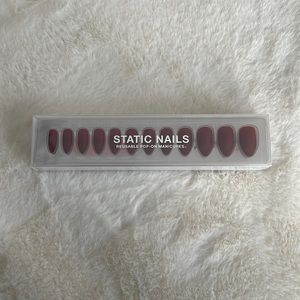 Static Nails Reusable Pop-on 26 Piece Manicure Set